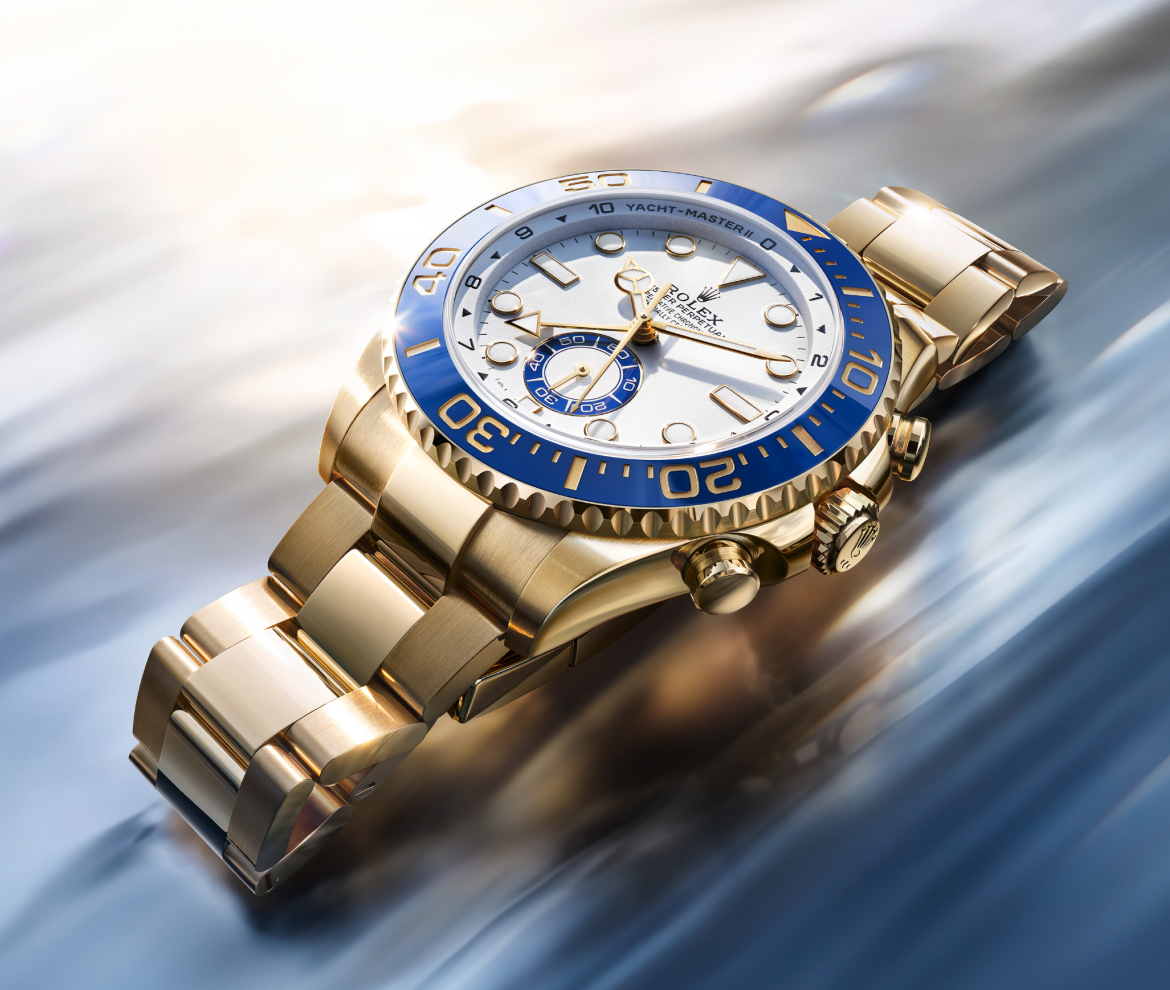 Yacht-Master II yellow gold ambiance
